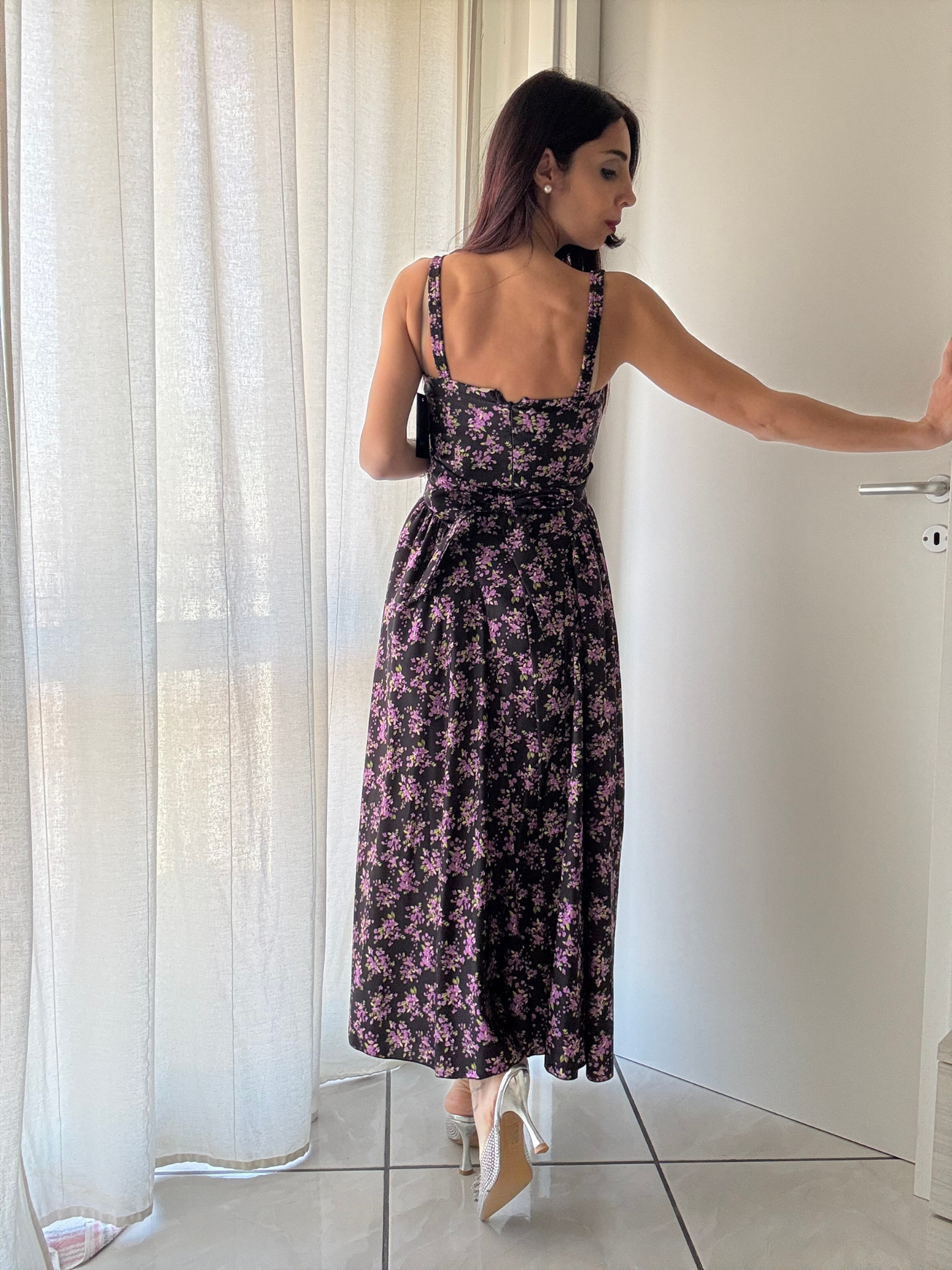 Abito Lungo Floreale con Fiocco sul Retro – Eleganza e Stile in Taglia Unica (XS-M)