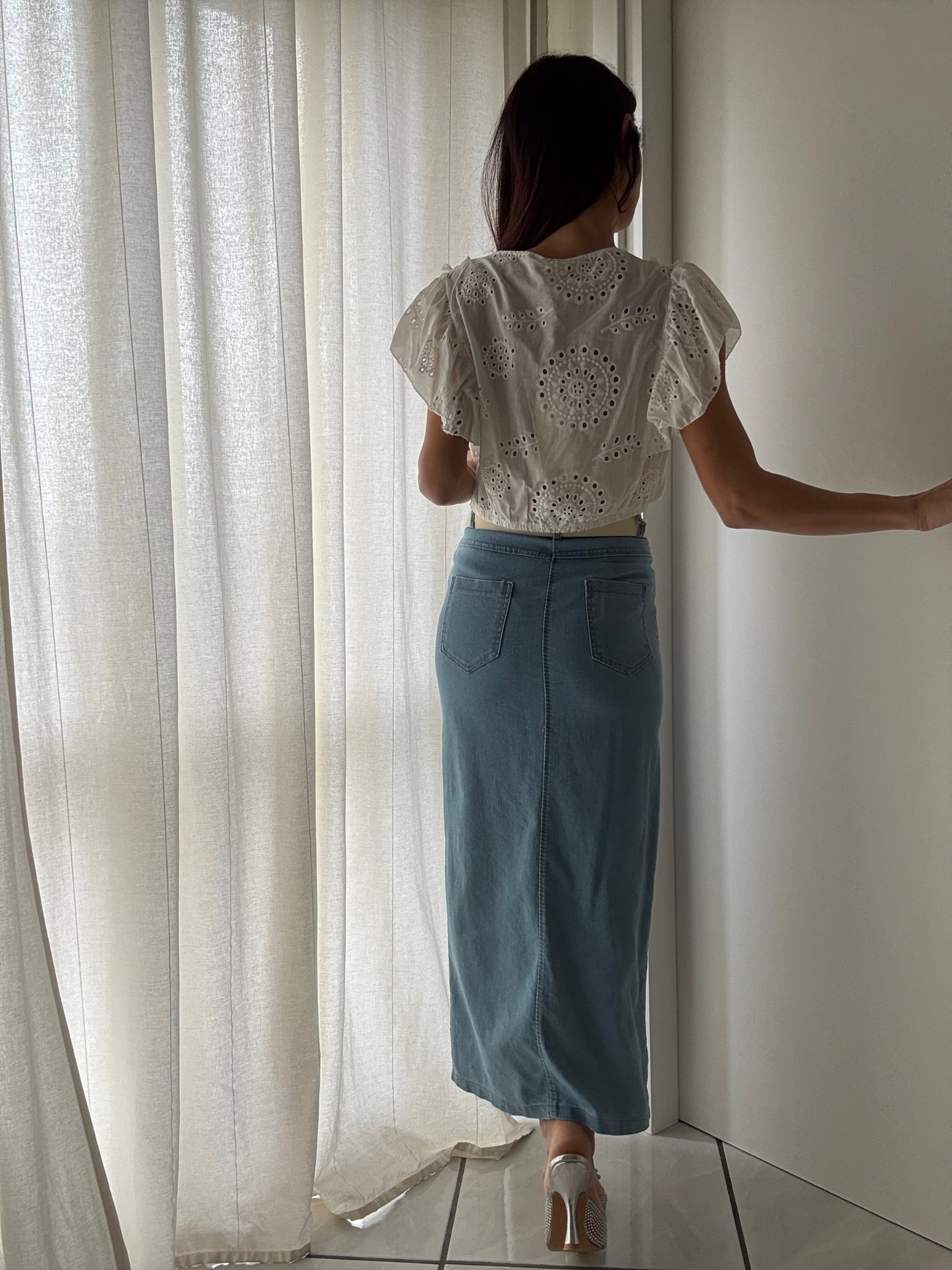 Maglia Crop in Pizzo San Gallo - Eleganza e Comfort in un Unico Design