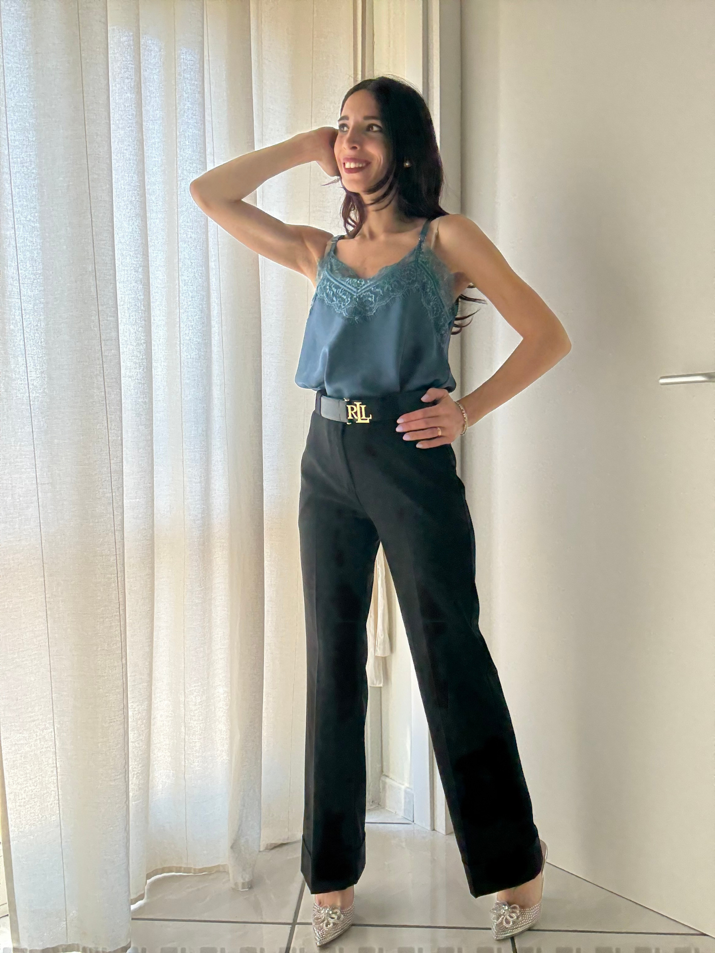 Sottogiacca in Satin con Dettaglio Merletto – Eleganza e Comfort in Unico Stile
