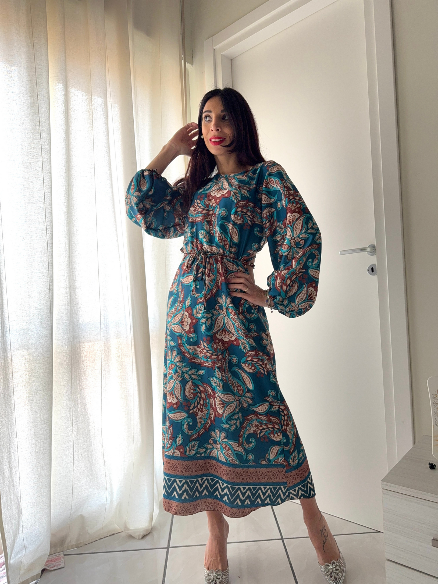 Abito Lungo in Satin con Scollo Dietro -