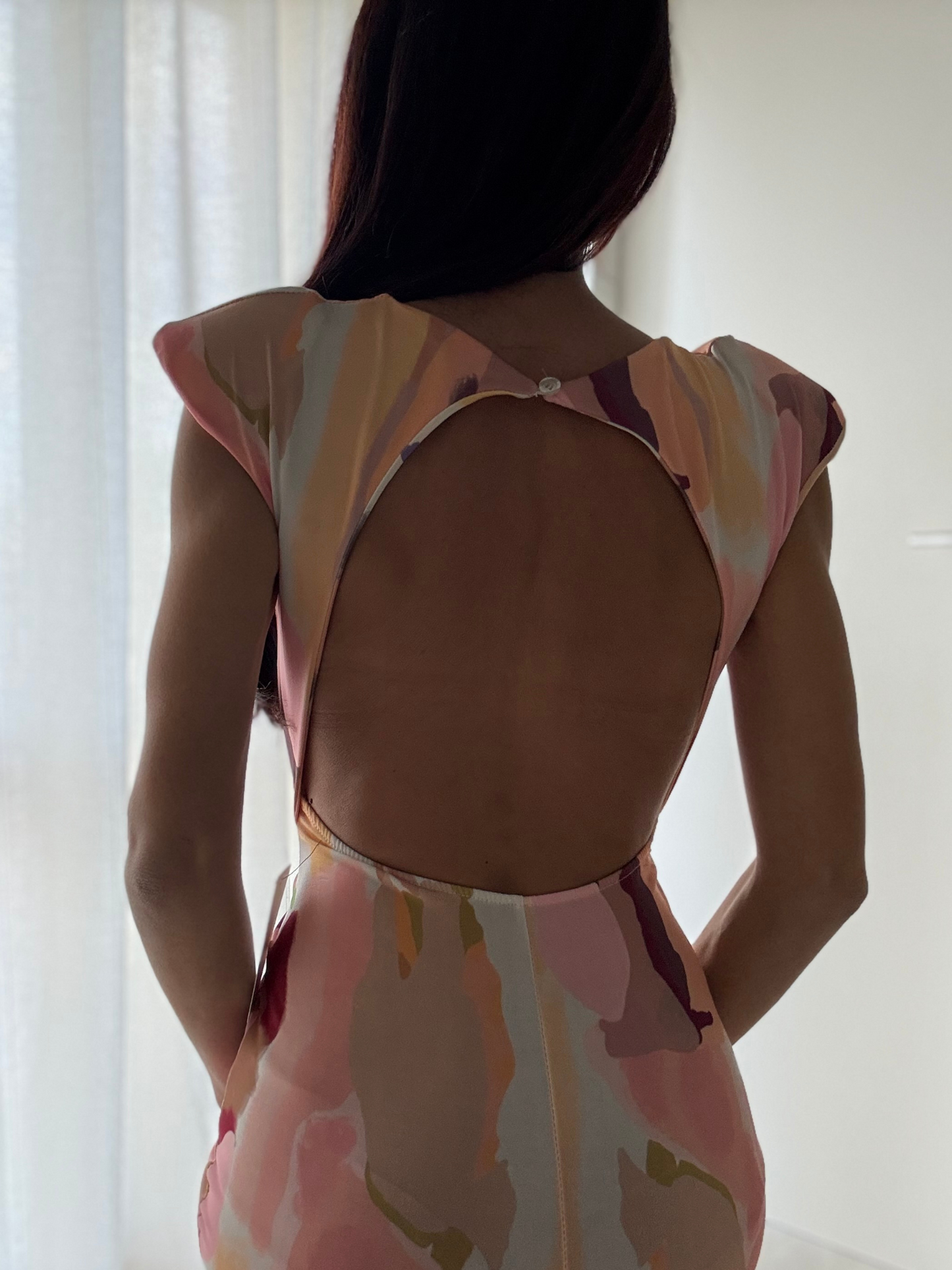 Vestito Lungo Elasticizzato a Fantasia con Scollo sul Retro