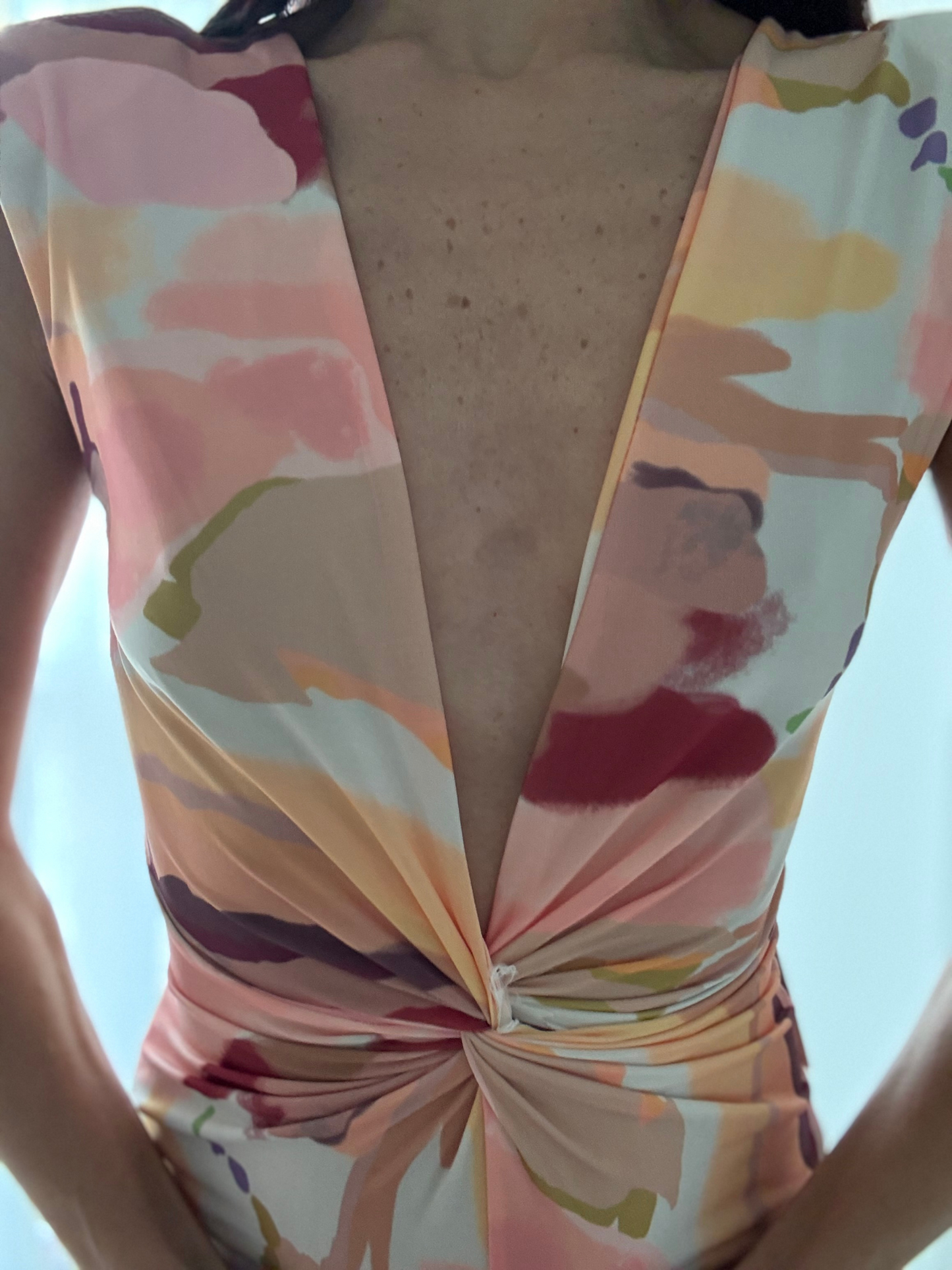Vestito Lungo Elasticizzato a Fantasia con Scollo sul Retro