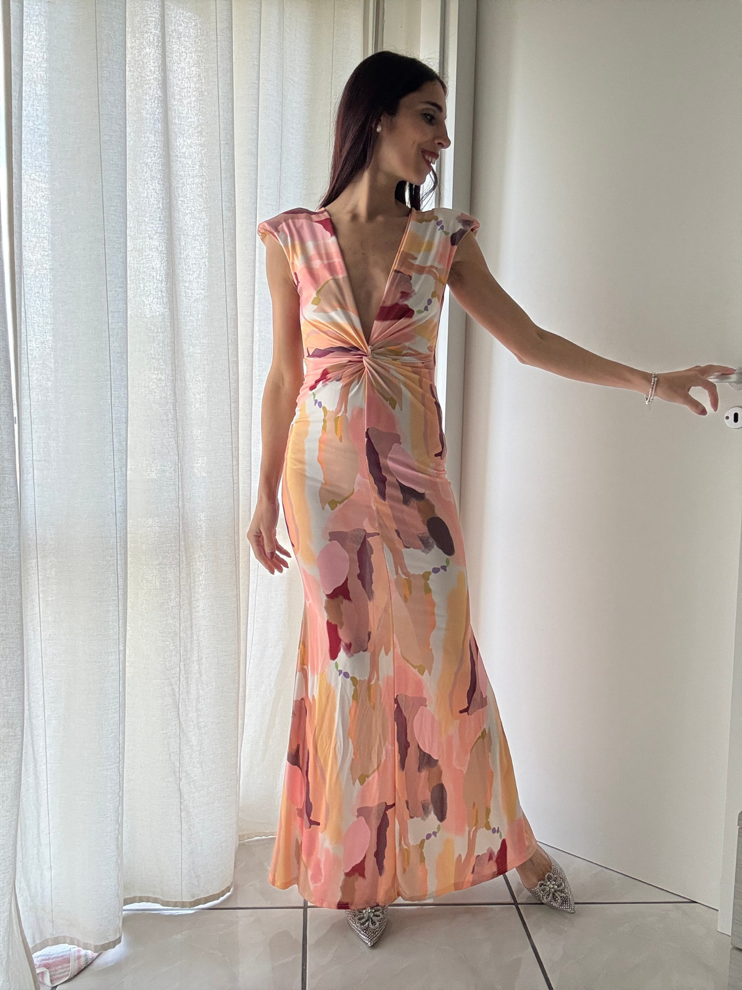 Vestito Lungo Elasticizzato a Fantasia con Scollo sul Retro