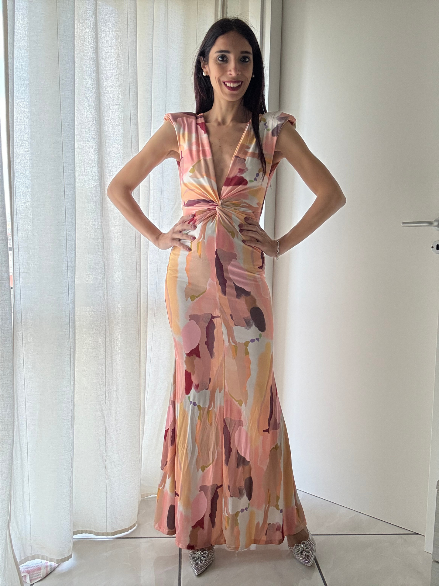 Vestito Lungo Elasticizzato a Fantasia con Scollo sul Retro