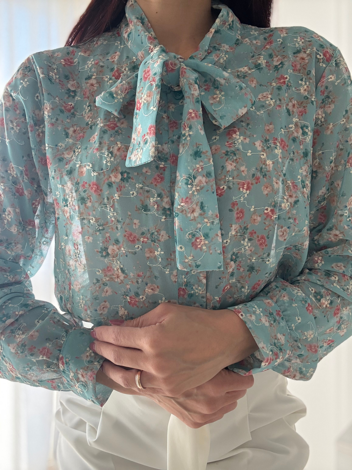 Camicia Leggera Manica Lunga con Fiocco al Collo