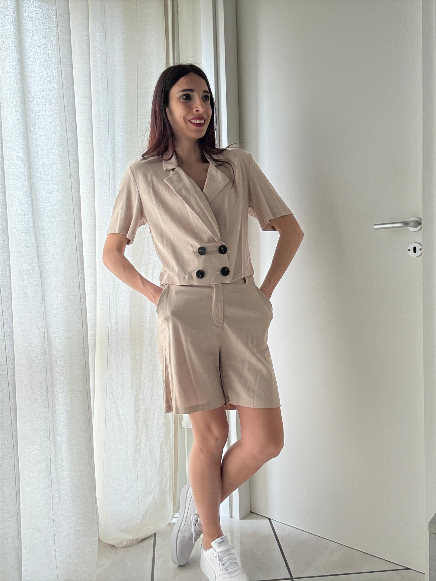 Tailleur Giacca Doppio Petto + Pantaloncino con Elastico sul Retro – Effetto Simil Lino
