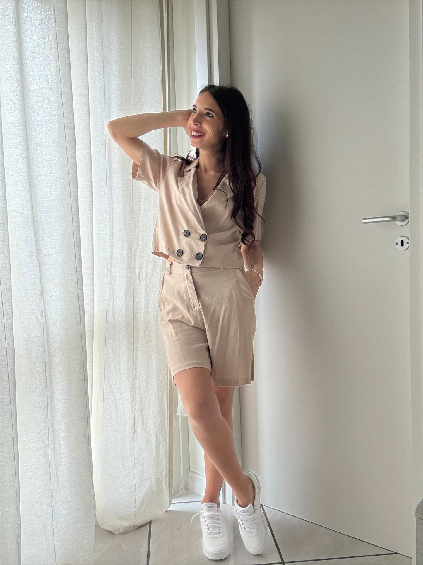 Tailleur Giacca Doppio Petto + Pantaloncino con Elastico sul Retro – Effetto Simil Lino