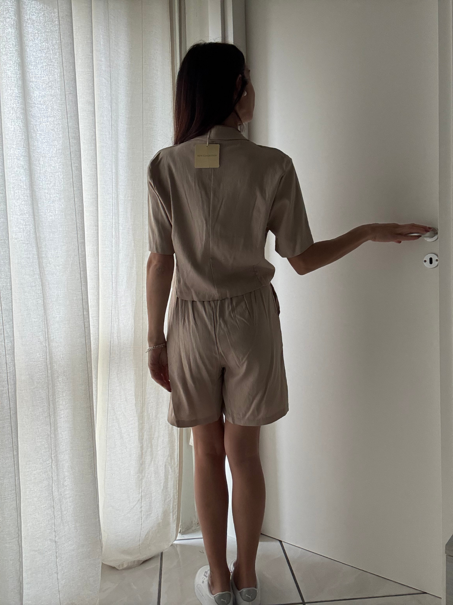 Tailleur Giacca Doppio Petto + Pantaloncino con Elastico sul Retro – Effetto Simil Lino