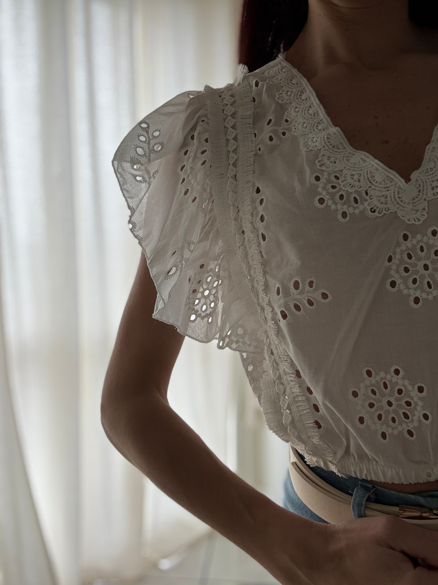 Maglia Crop in Pizzo San Gallo - Eleganza e Comfort in un Unico Design