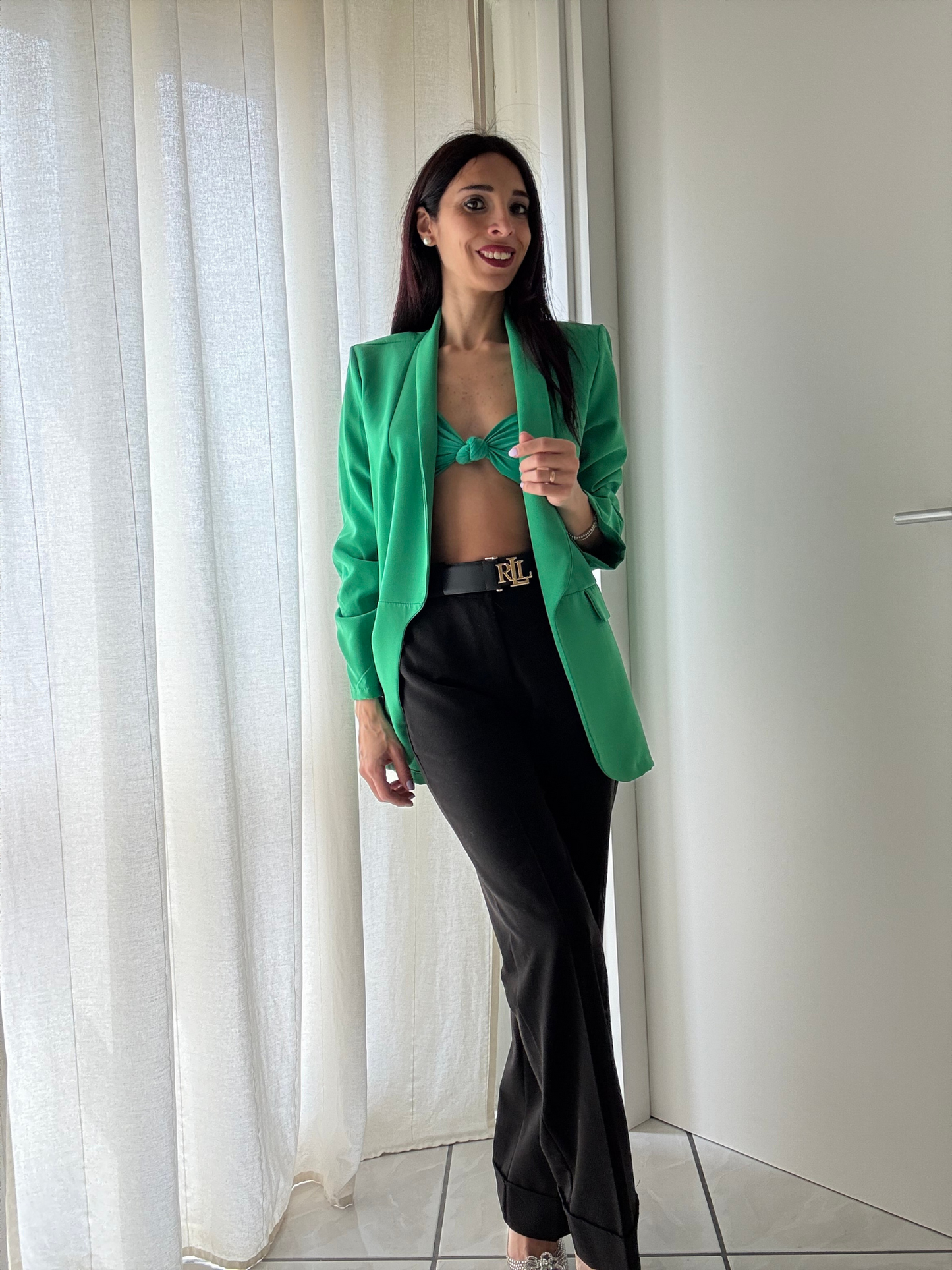 Giacca Senza Bottoni con Collo Sciallato – Eleganza e Comfort in un Solo Look
