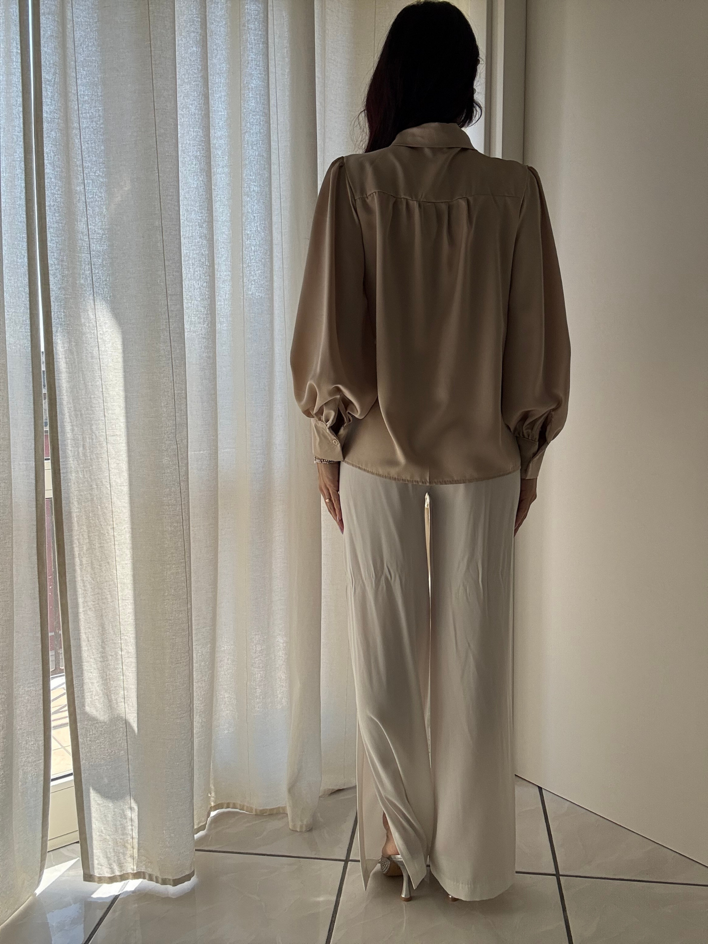 Camicia Satin Elegance – Manica Sbuffo