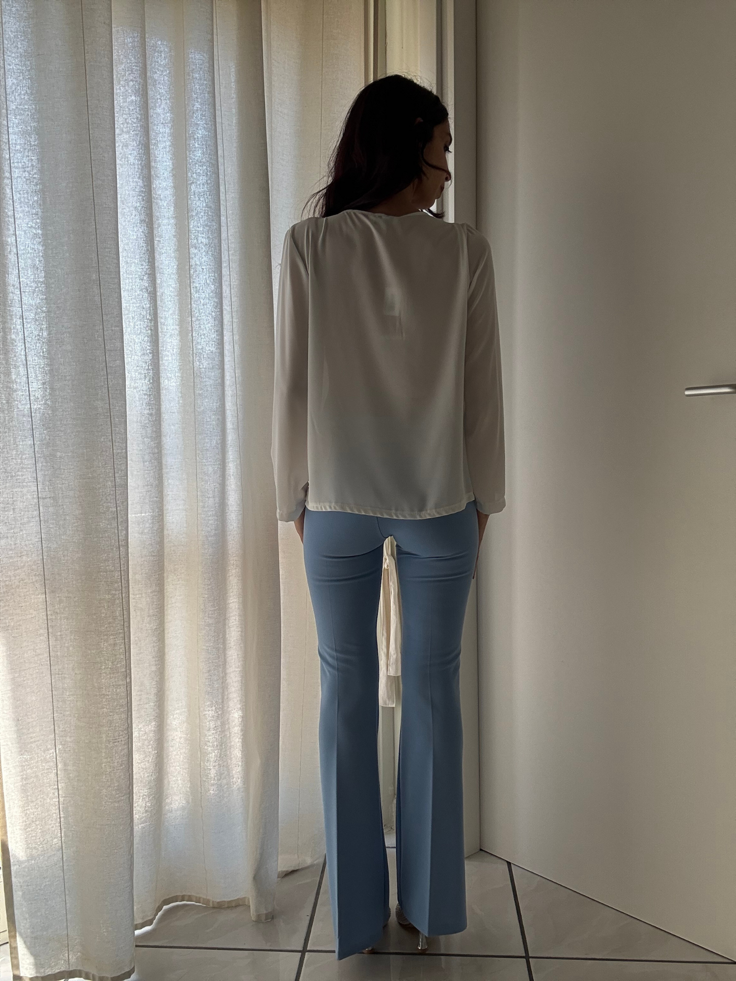 Camicia in Velo con Collo a Paillettes - Eleganza e Stile per Ogni Occasione