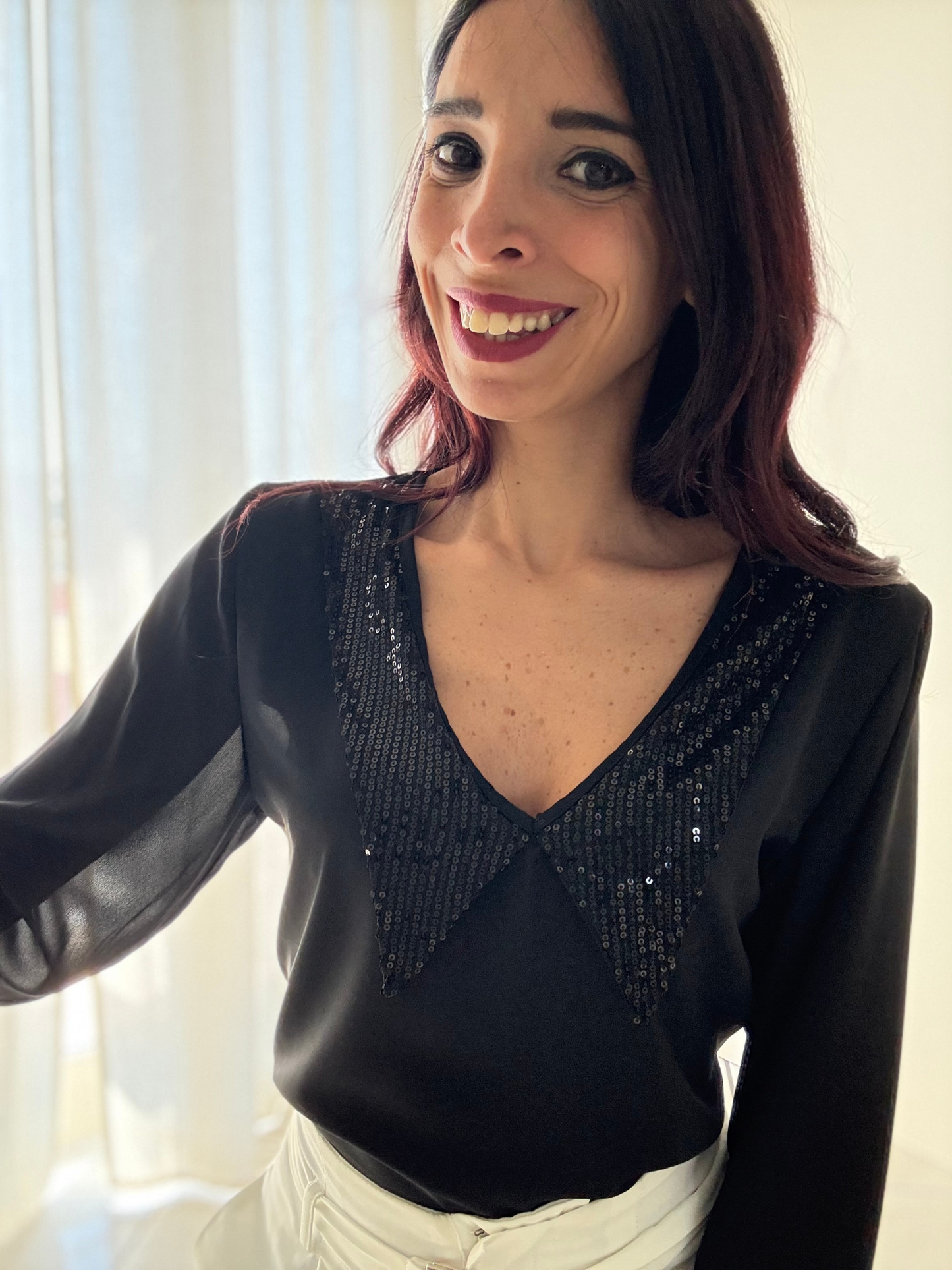 Camicia in Velo con Collo a Paillettes - Eleganza e Stile per Ogni Occasione
