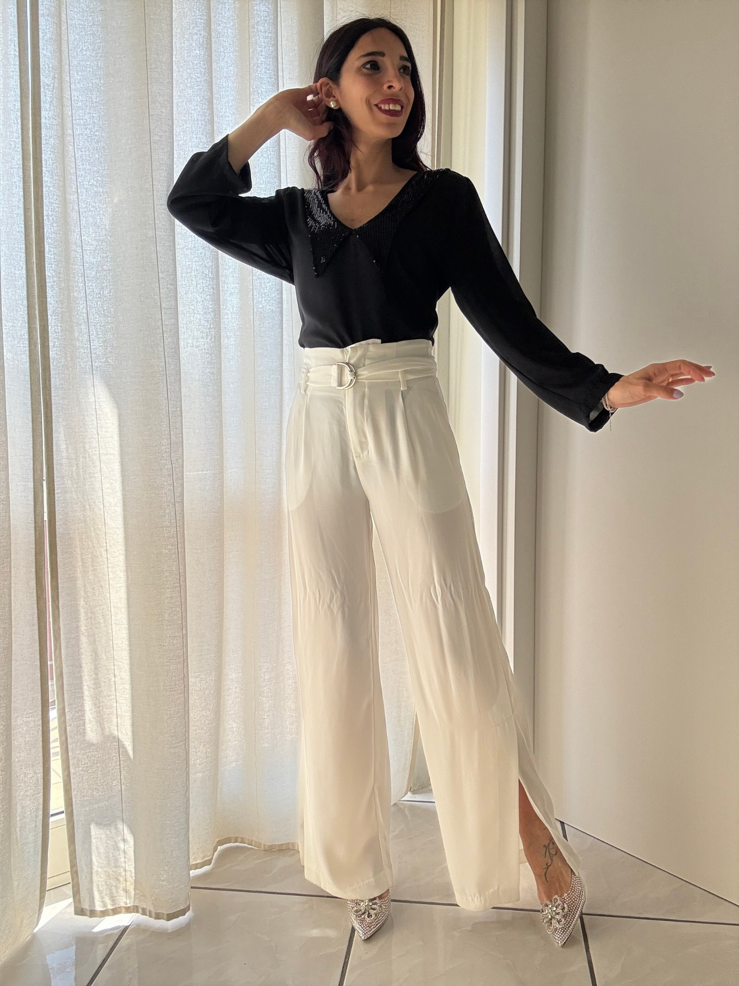 Camicia in Velo con Collo a Paillettes - Eleganza e Stile per Ogni Occasione