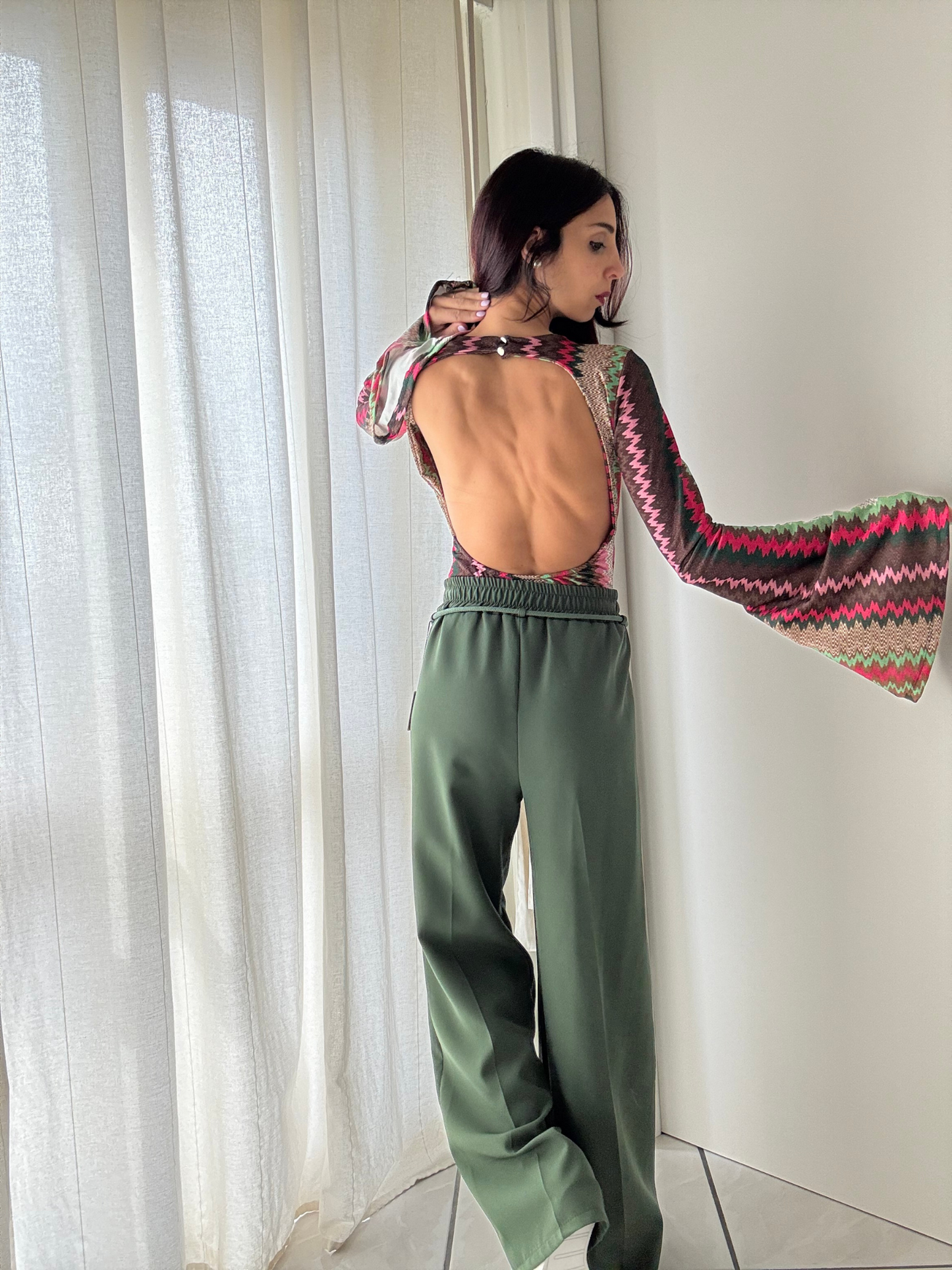 Body a Fantasia Manica Lunga Svasata con Scollo sul Retro
