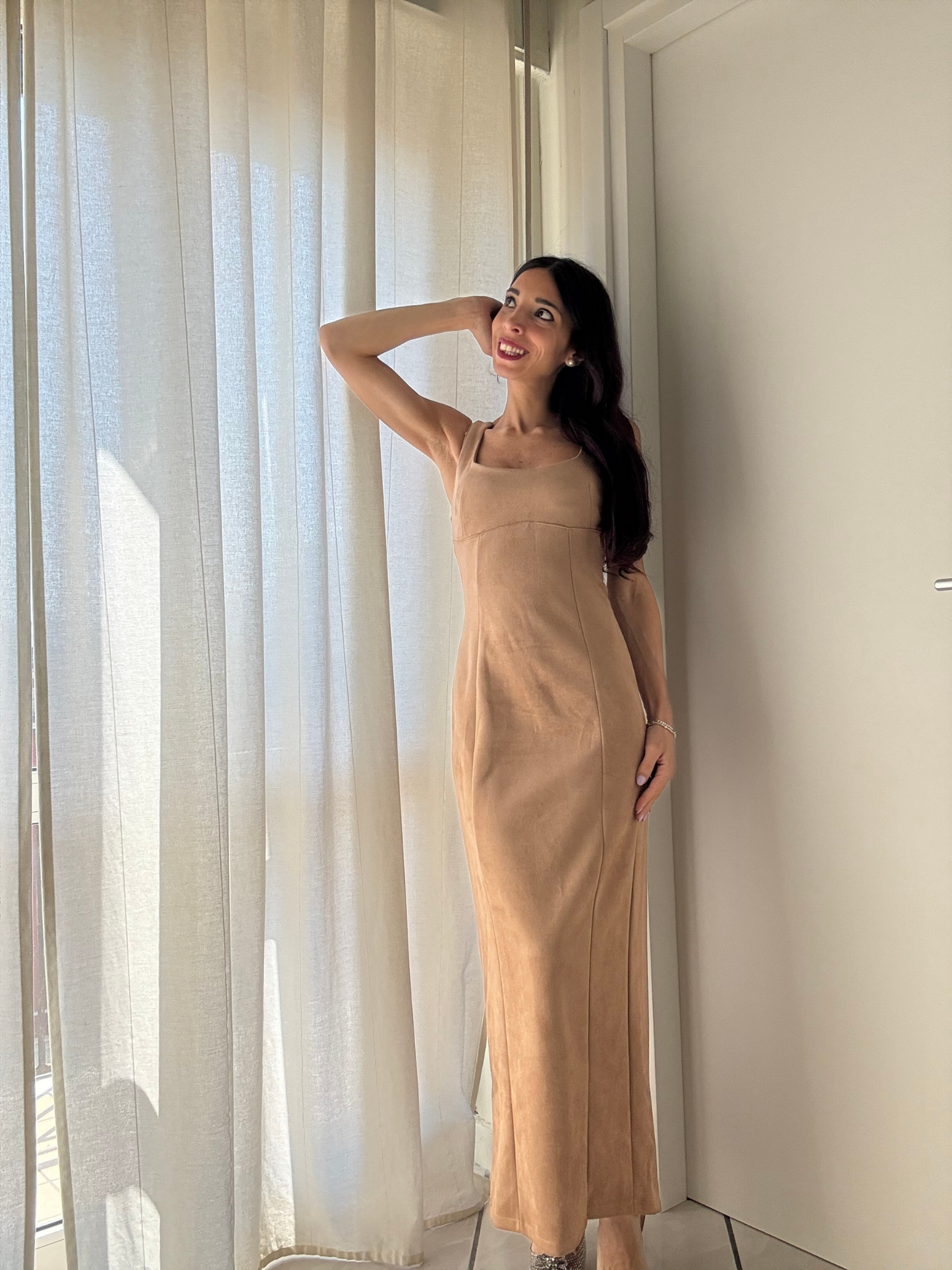 Abito Lungo in Camoscino – Eleganza e Comfort in Ogni Momento