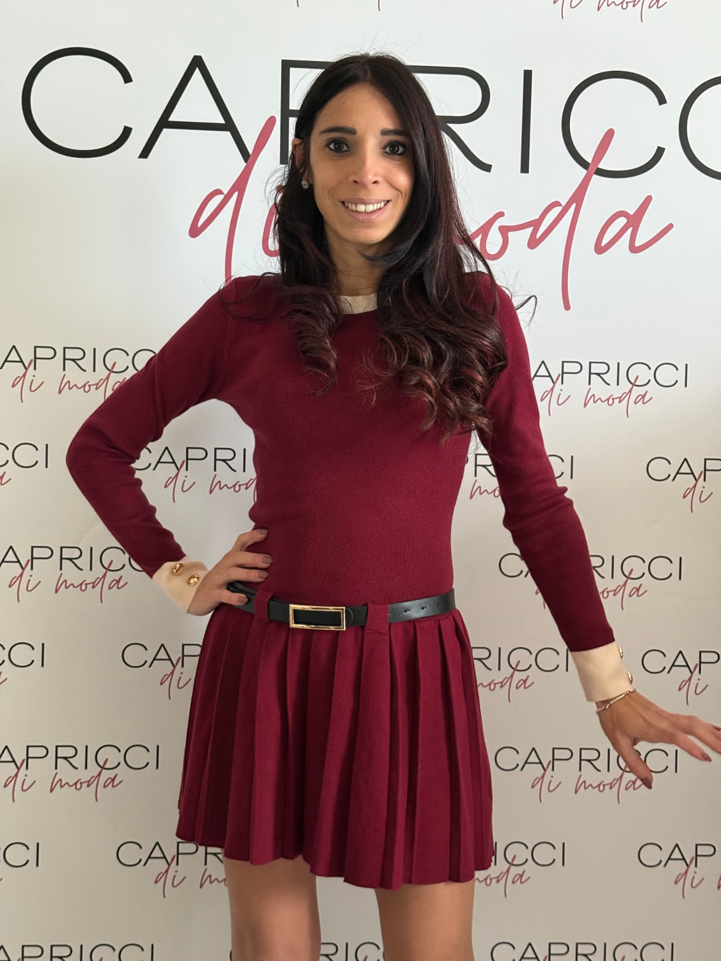 Abito corto in lana con gonna plissè