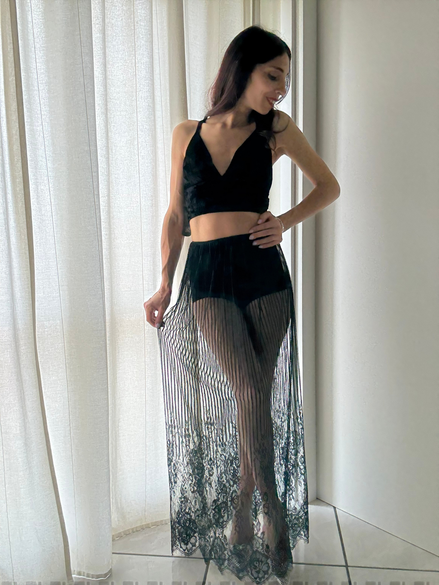 Gonna Lunga Trasparente in Merletto - Taglia Unica (XS-XL) – Eleganza e Comfort a Ogni Passo