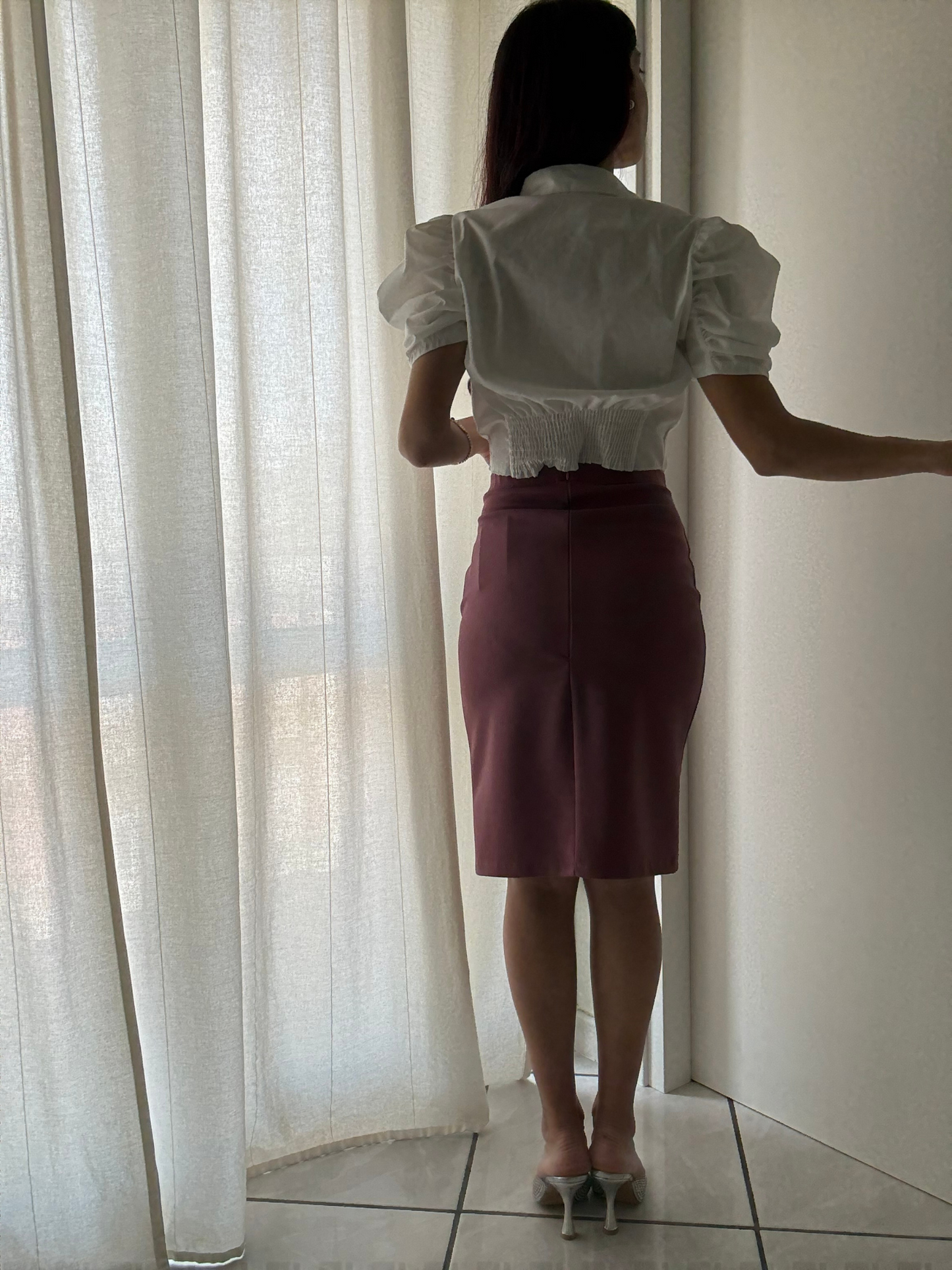 Gonna Tubino con Spacco e Drappeggio sulla Pancia - Eleganza e Comfort in Ogni Dettaglio