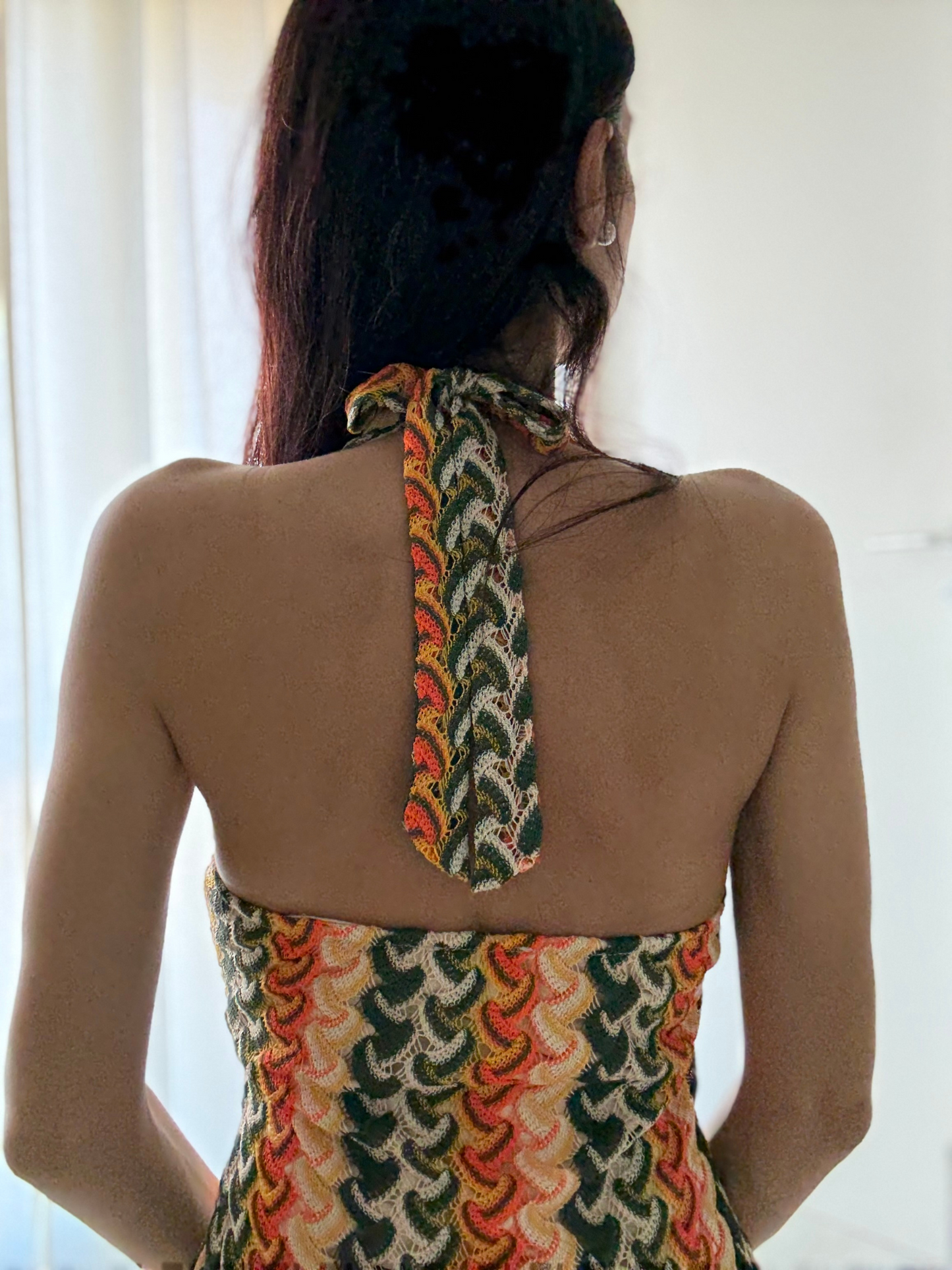 ✨ Vestito Lungo Crochet Effetto Uncinetto – Allacciatura Collo & Scollatura Profonda