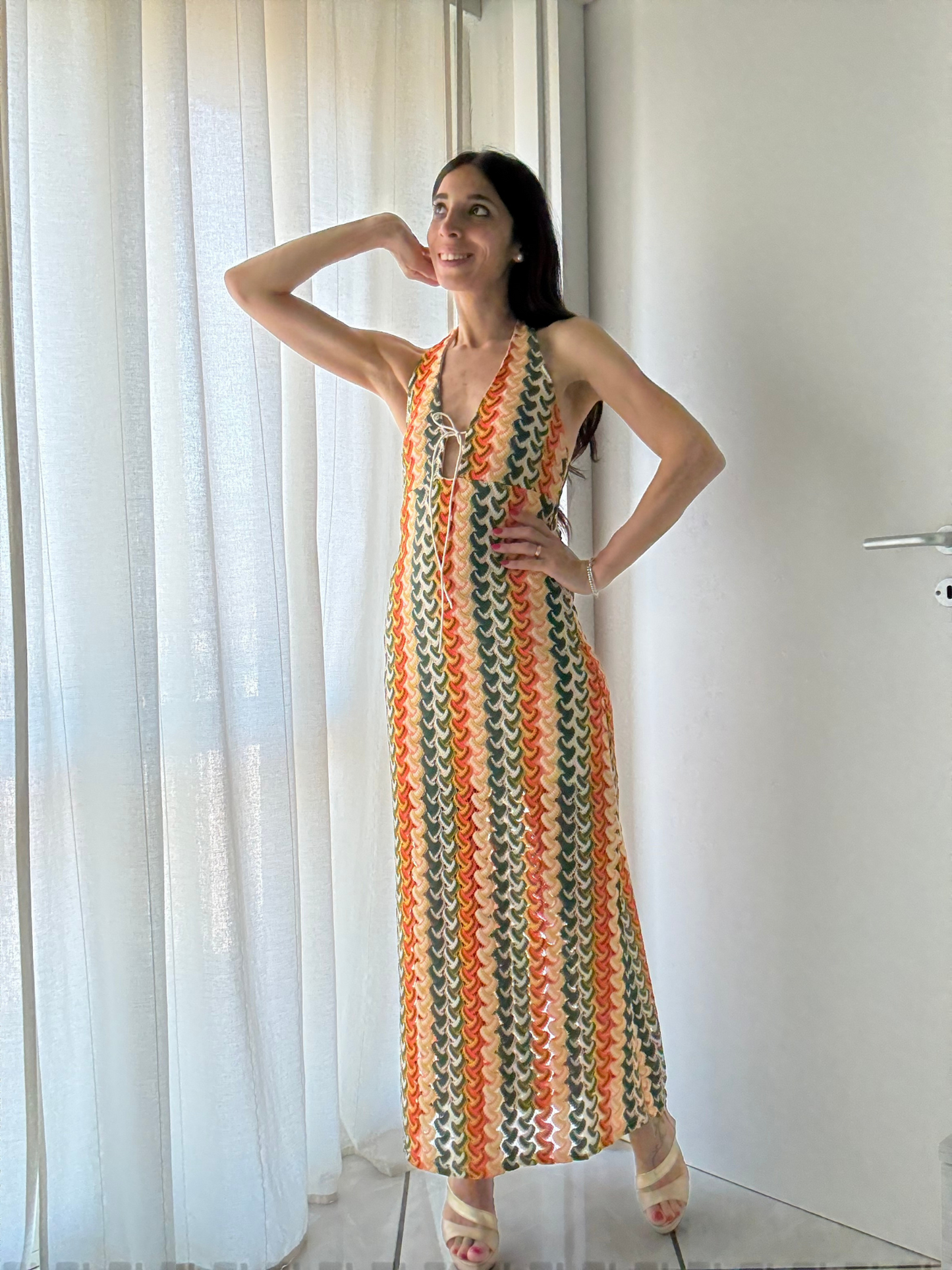 ✨ Vestito Lungo Crochet Effetto Uncinetto – Allacciatura Collo & Scollatura Profonda