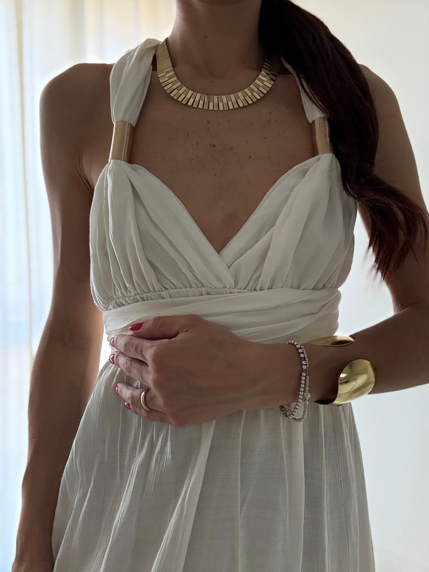 ✨ Abito Lungo con Spacco e Dettagli Oro – Modello Sofia