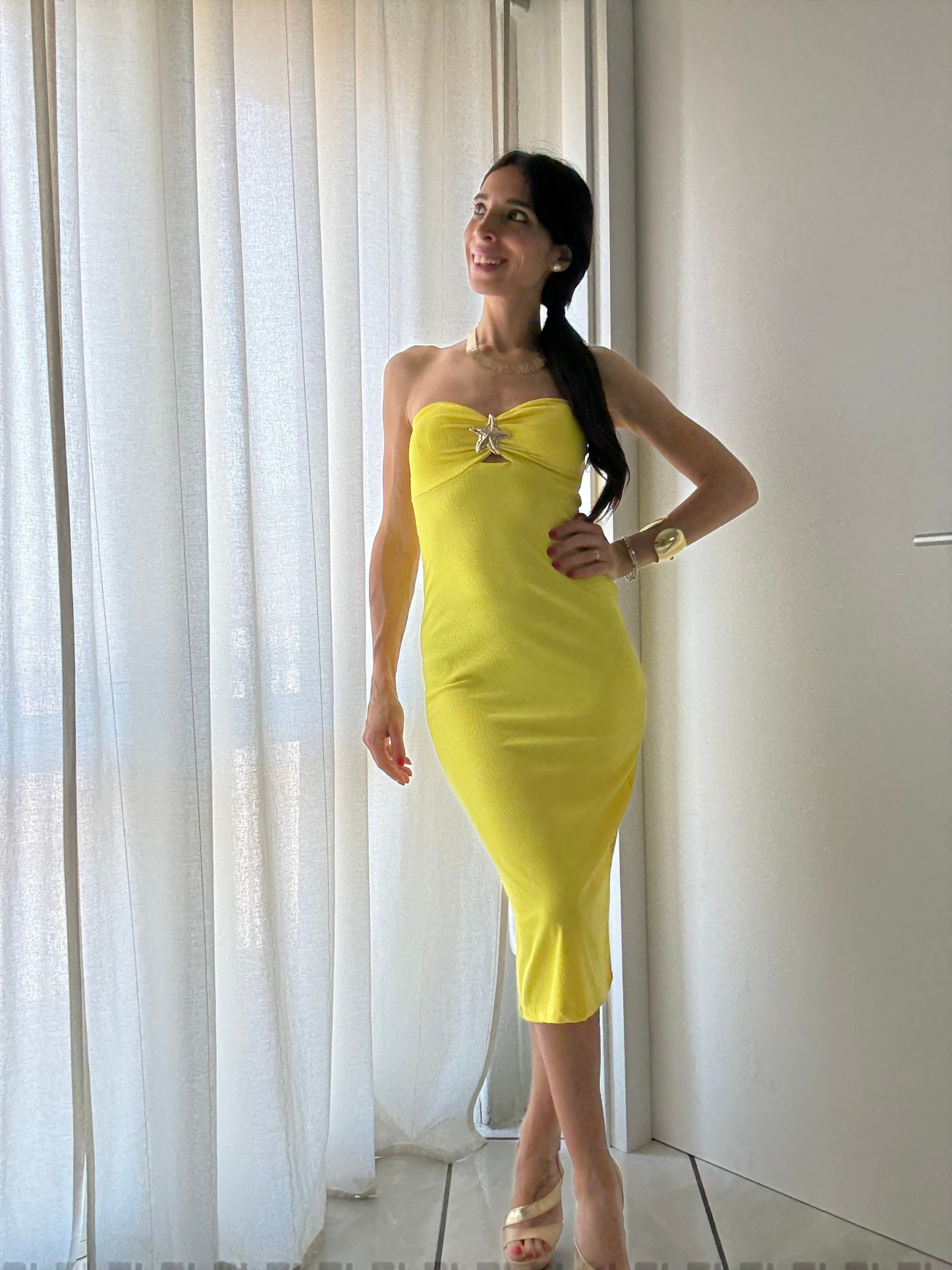 Abito Longuette Fascia con Stella Oro – Eleganza Iconica
