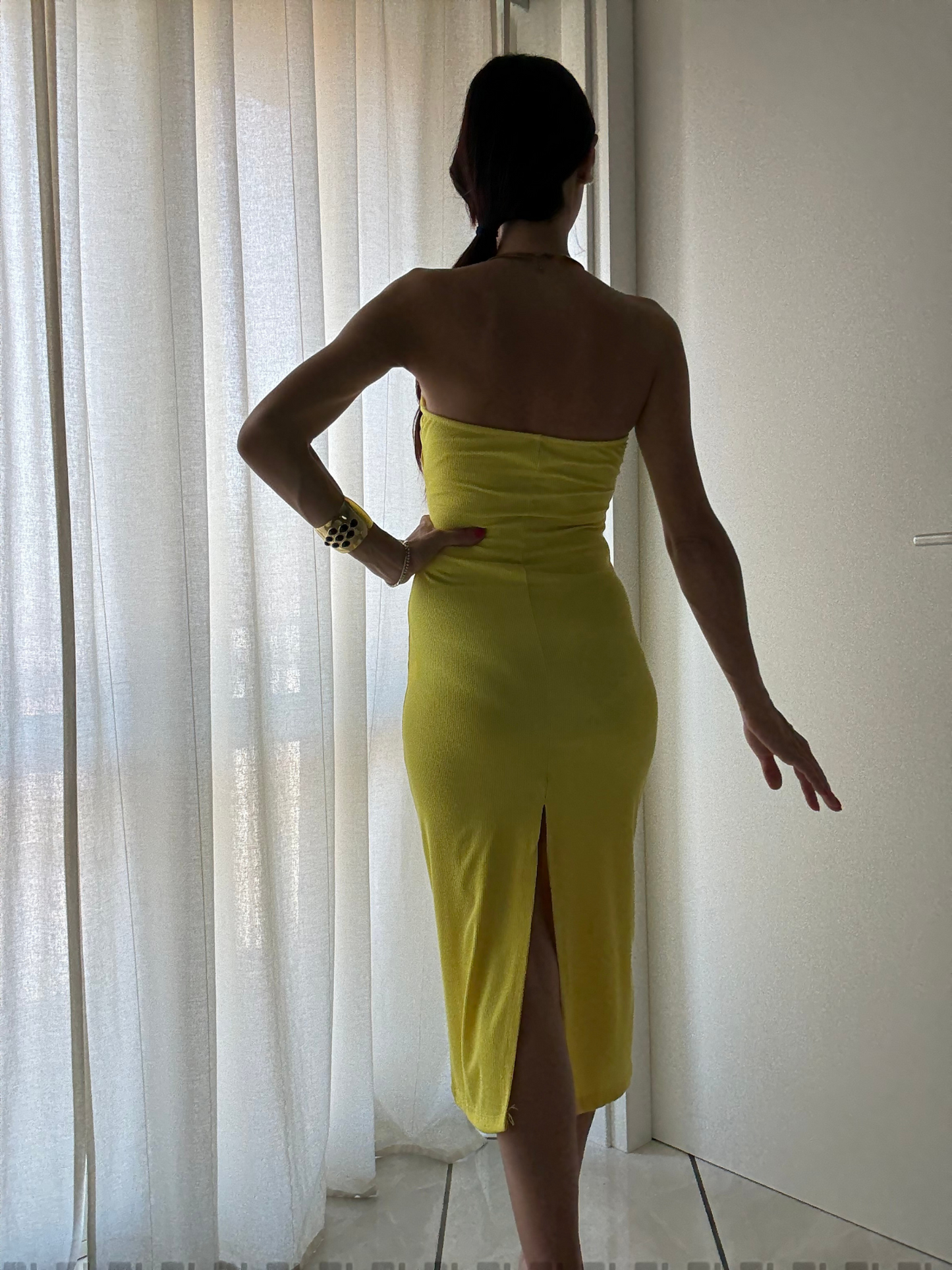 Abito Longuette Fascia con Stella Oro – Eleganza Iconica