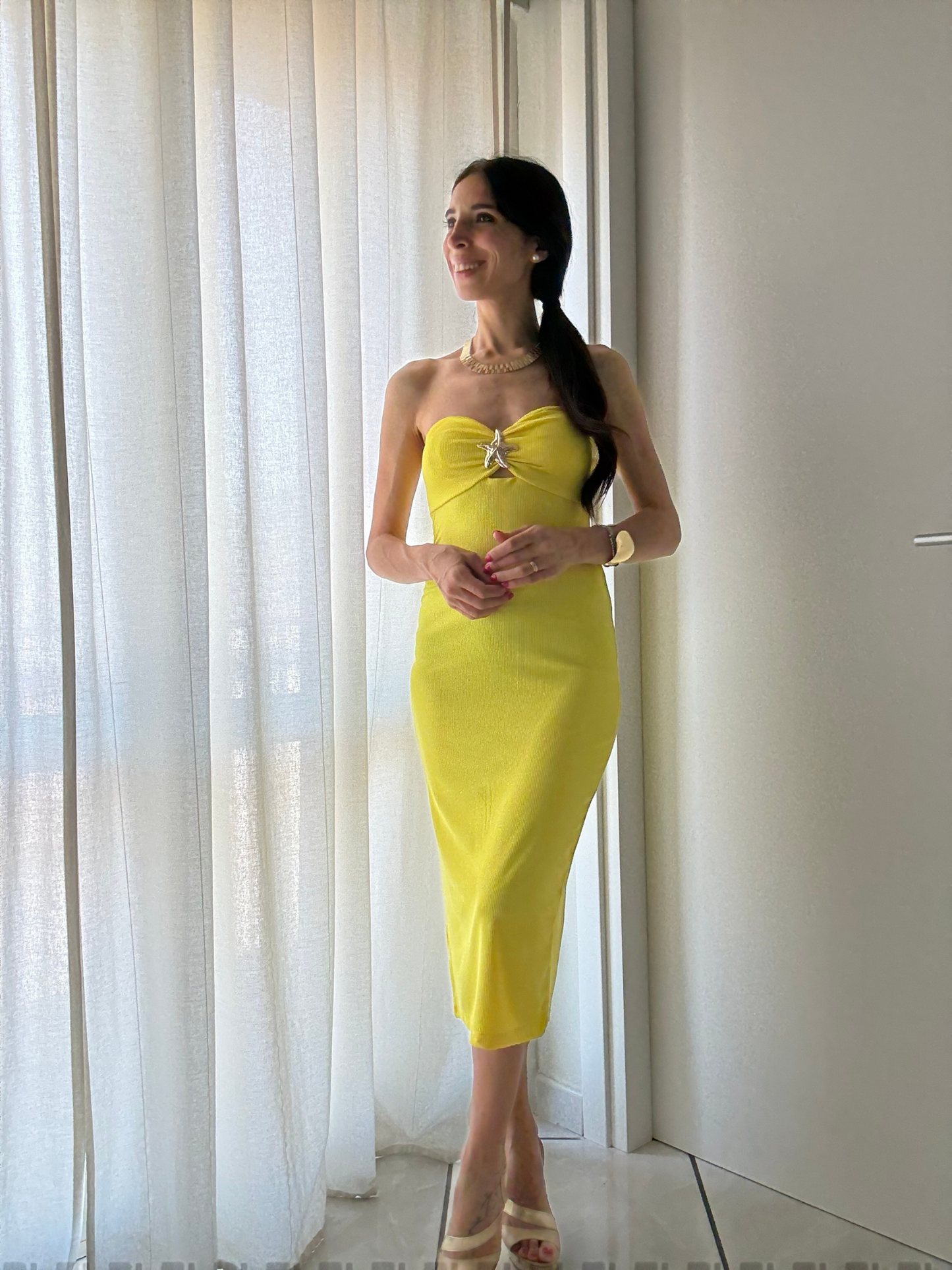 Abito Longuette Fascia con Stella Oro – Eleganza Iconica