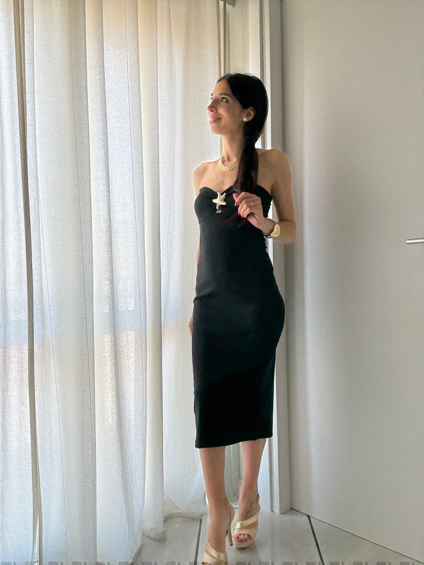 Abito Longuette Fascia con Stella Oro – Eleganza Iconica
