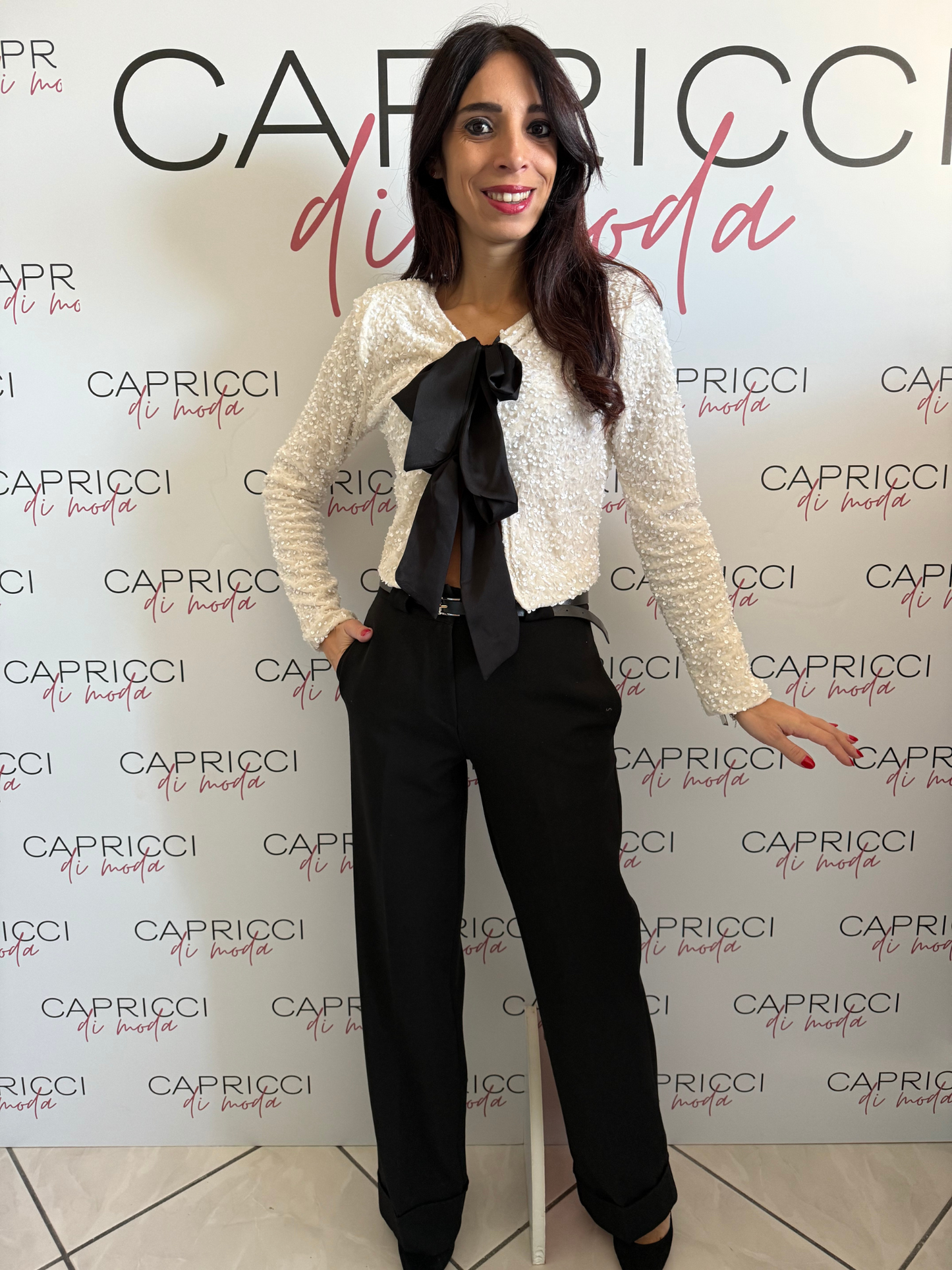 Maglia velluto con paillettes e fiocco