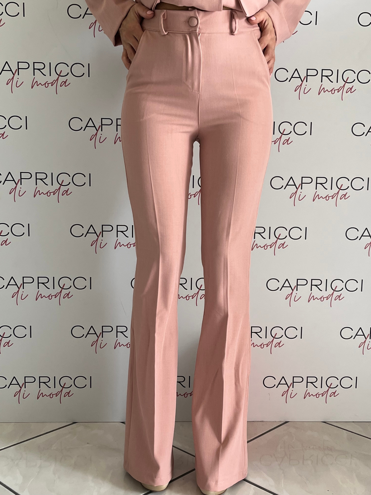 Tailleur Donna Giacca Doppio Petto con Pantalone a Zampa