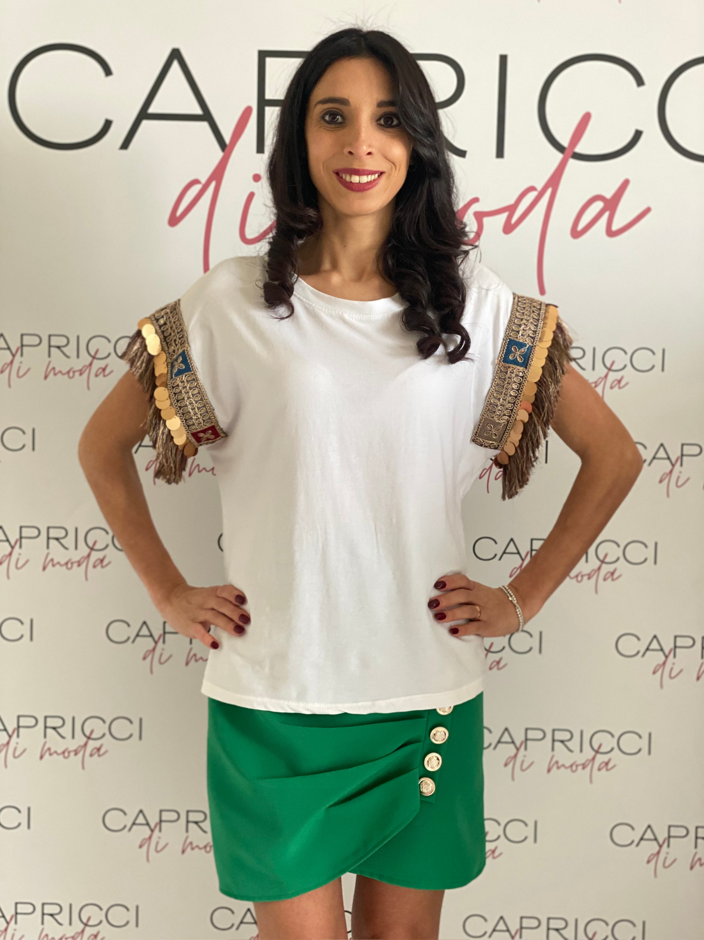 T-shirt con Frange e Dettagli sulla Manica