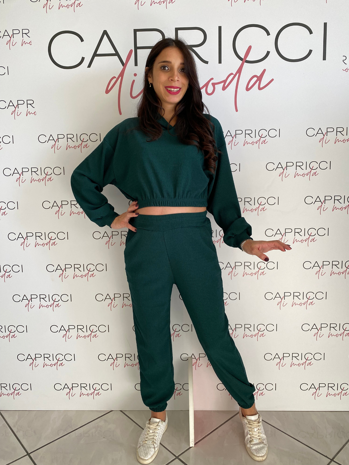 Coordinato maglia crop con coppuccio+ pantalone