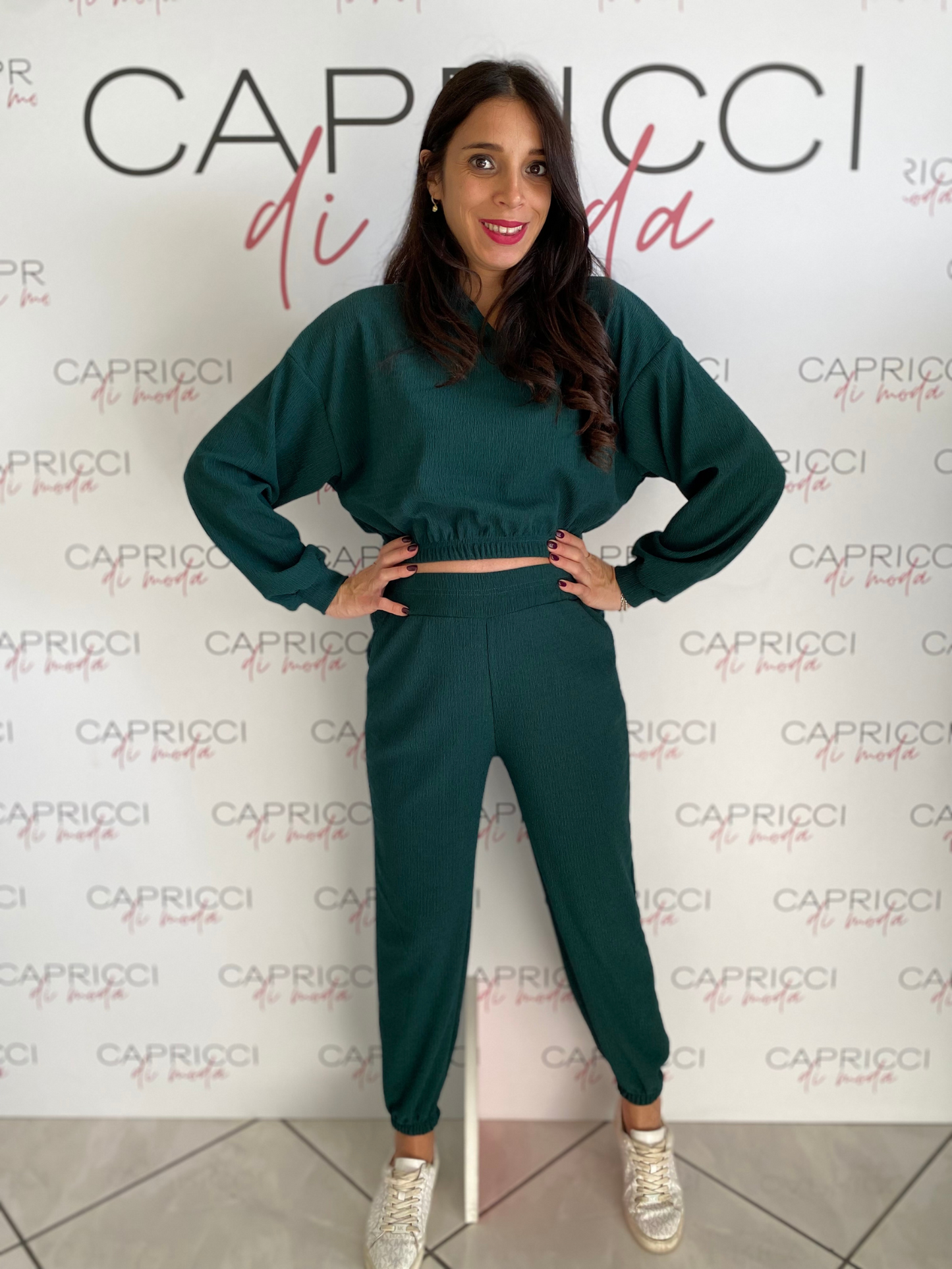 Coordinato maglia crop con coppuccio+ pantalone