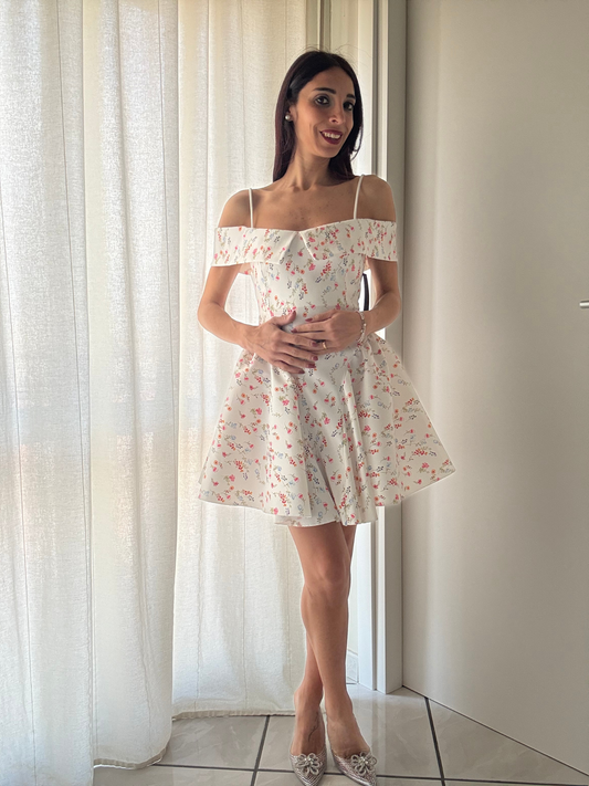 Vestito corto bianco con fiori - Scollo a barca e vestibilità svasata (Taglia unica XS-M)