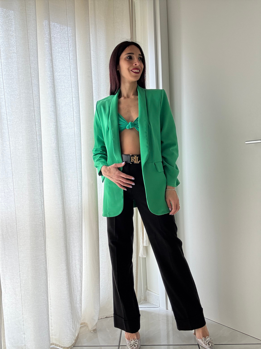 Giacca Senza Bottoni con Collo Sciallato – Eleganza e Comfort in un Solo Look