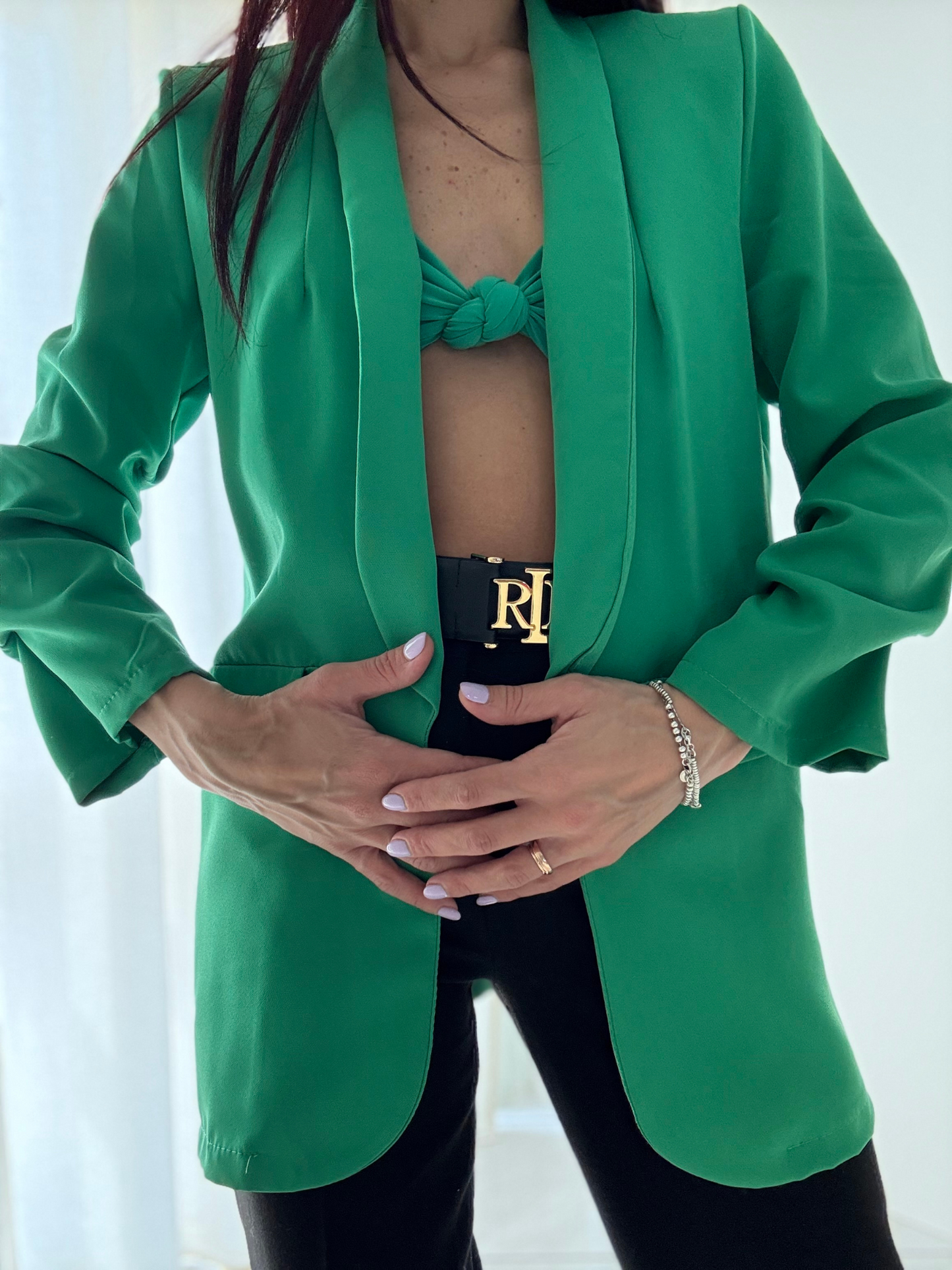 Giacca Senza Bottoni con Collo Sciallato – Eleganza e Comfort in un Solo Look