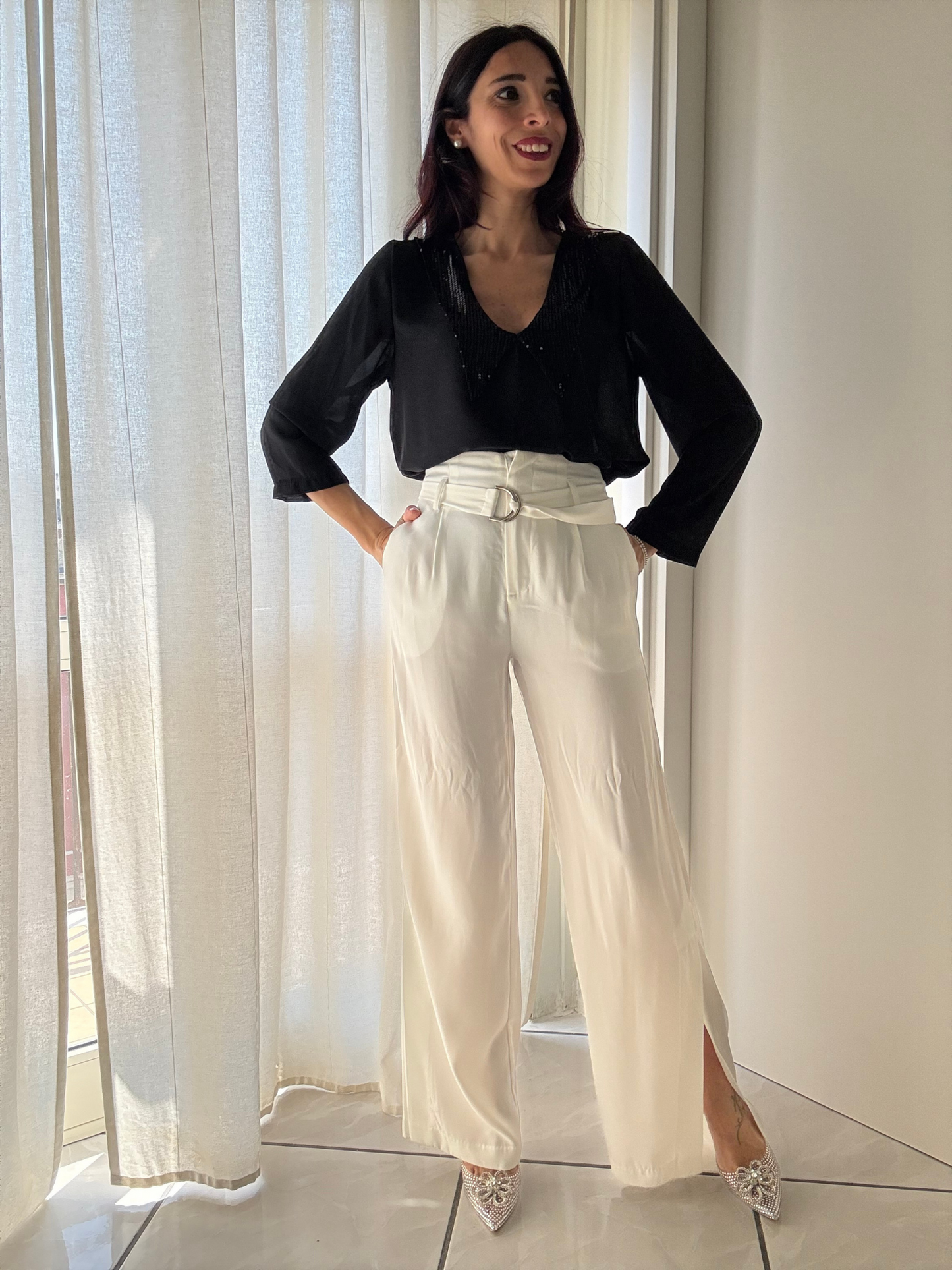 Camicia in Velo con Collo a Paillettes - Eleganza e Stile per Ogni Occasione
